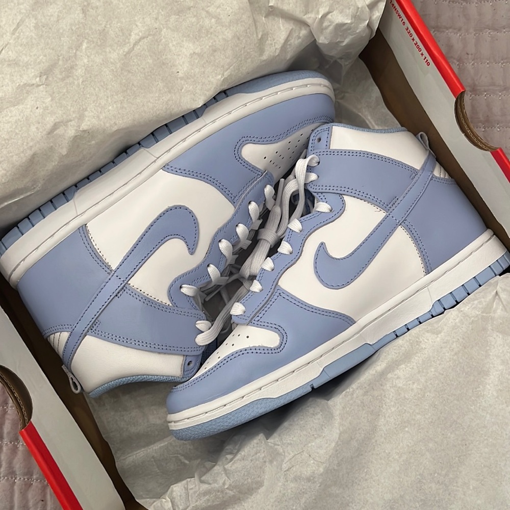 Nike dunks women’s size 7